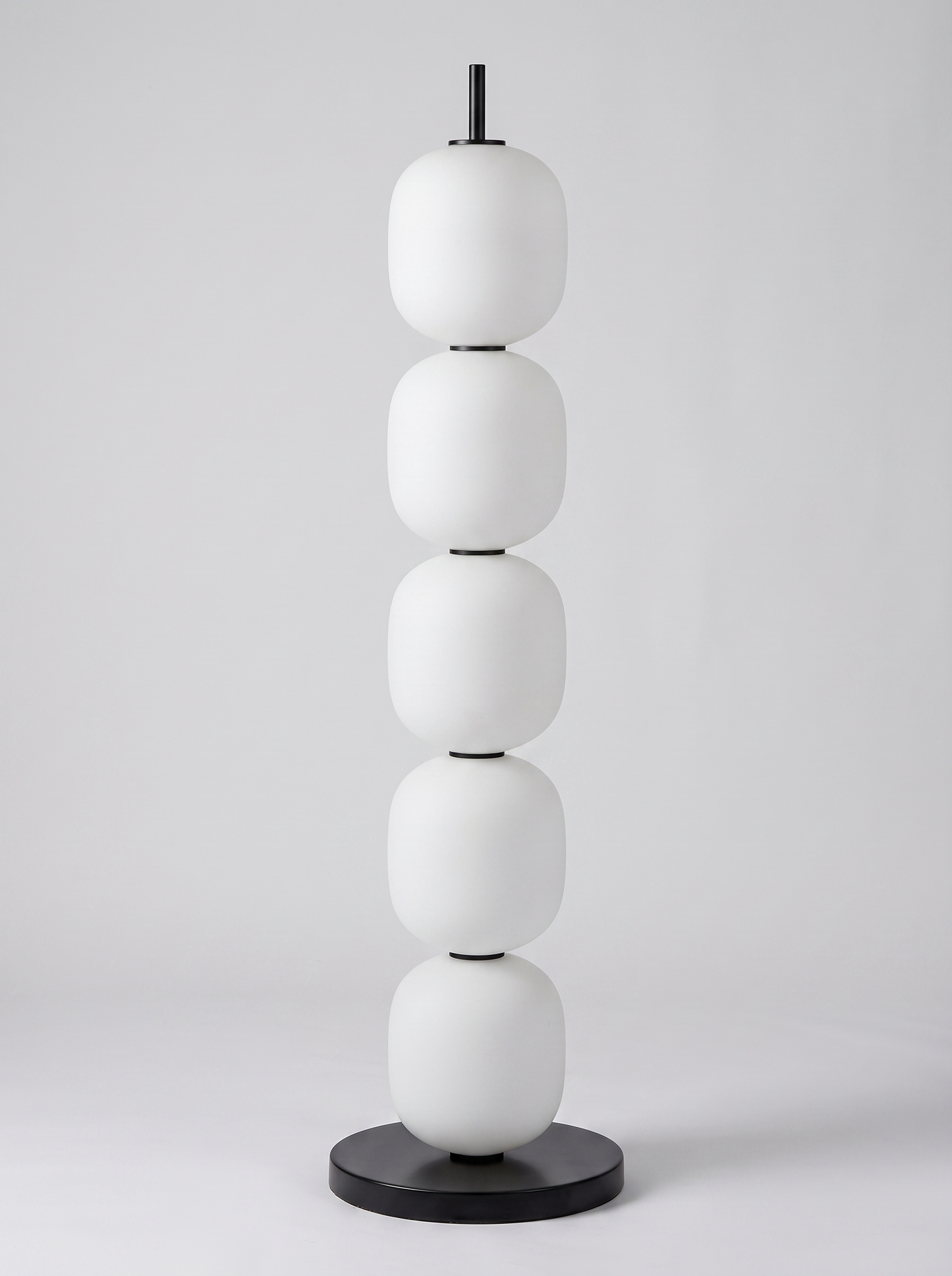 Sasso floor lamp unlit, three-quarter studio view